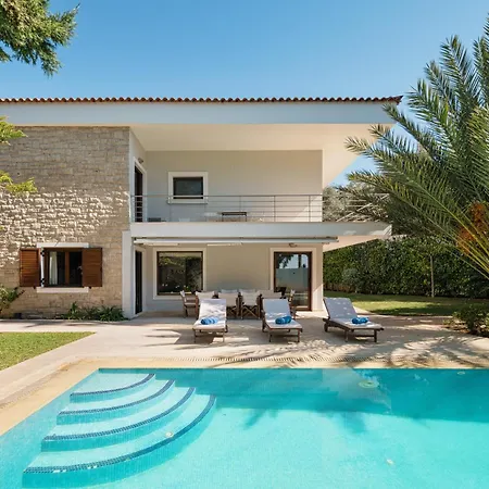 Villa Saronida Βίλα *