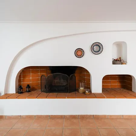 Villa Saronida Βίλα *